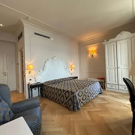 Cannero Hotel